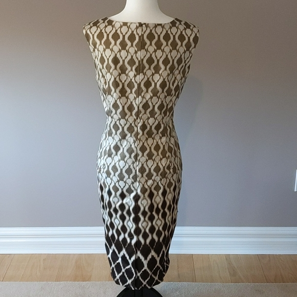 Sleeveless Printed Dress - Picture 4 of 5